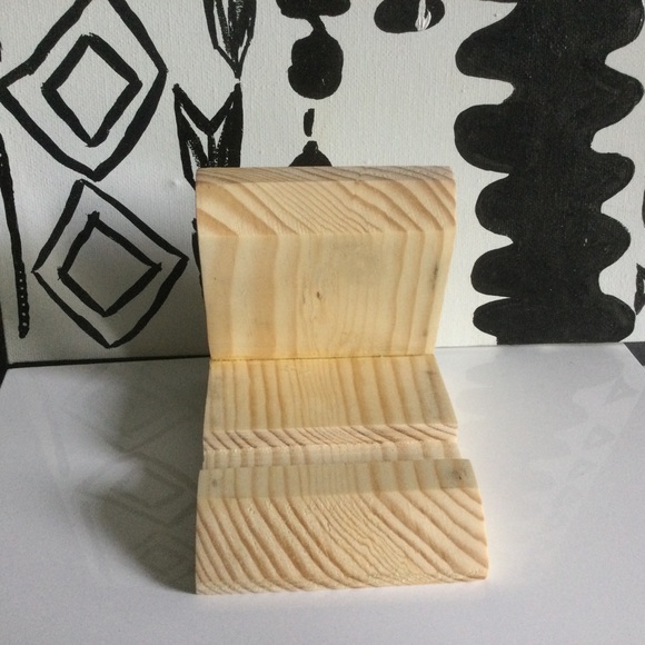 Natural Wood Cellphone Holder - Picture 3 of 4